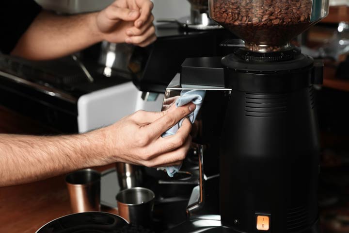 Reinigung und Pflege von Kaffeevollautomaten