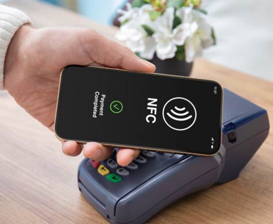 Kontaktlos per NFC: Mit dem Smartphone bezahlen