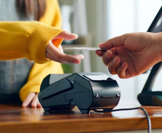 Folgen von sinkender Bargeldakzeptanz in Handel und Gastronomie