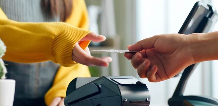 Folgen von sinkender Bargeldakzeptanz in Handel und Gastronomie