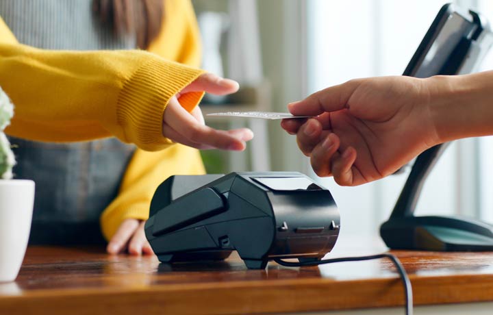 Folgen von sinkender Bargeldakzeptanz in Handel und Gastronomie