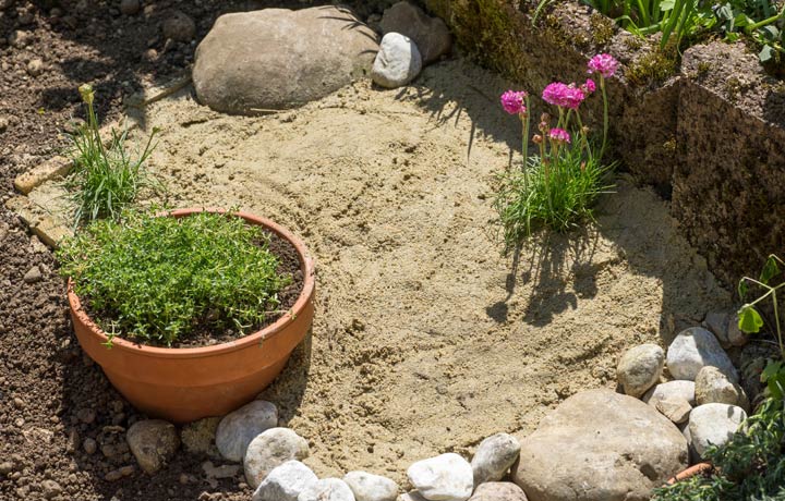 Sandarium als Nisthilfe für Wildbienen und andere Bodenbrüter